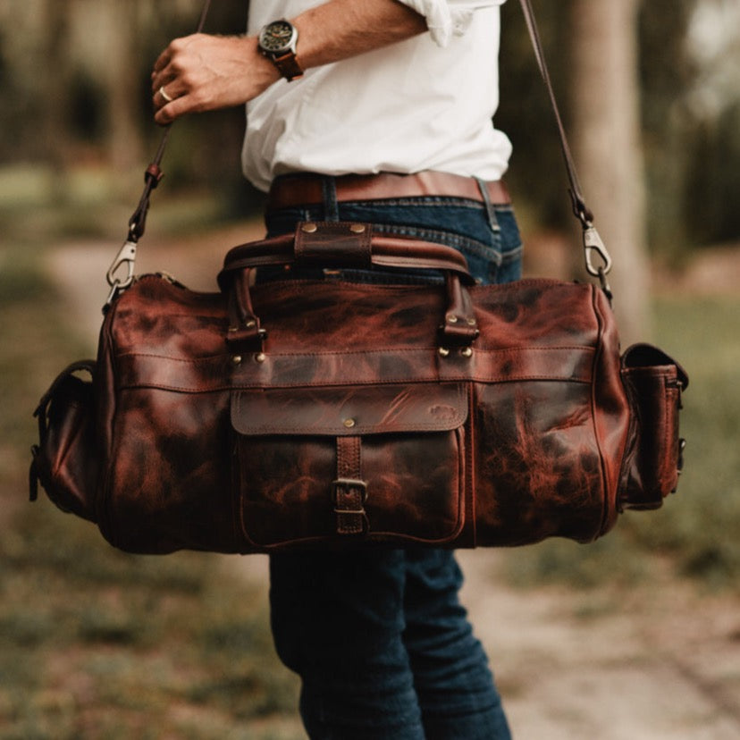 LeatherBackpacker-roosevelt-leather-duffle-travel-bag-lifestyle